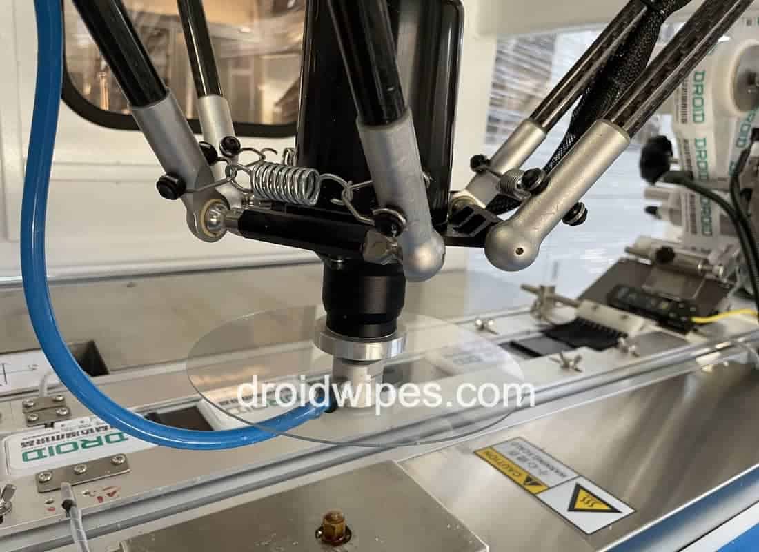 capping machine voor vochtige doekjes2 3 - UT-LM70 Robotic Applicator voor vochtige doekjes (capping machine)